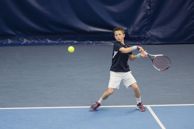 César Bouchelaghem, le jeune espoir du tennis français participera au tournoi  des Longines Future Tennis Aces